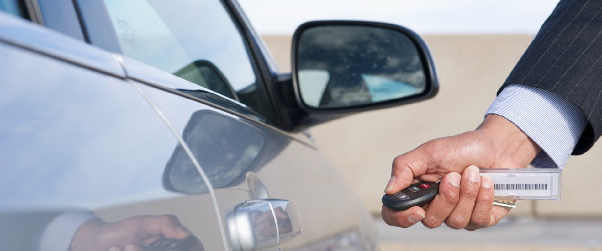 What are the advantages of renting a car?